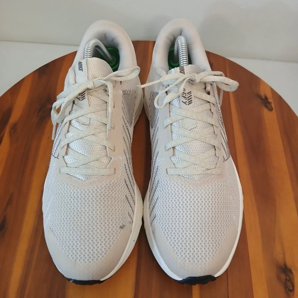 Nike Run Defy Womens 11 Grey Running Shoes Sneakers HM9593-100